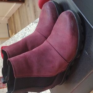 Joan if Artic Wedge ll Chelsea Boot size 9